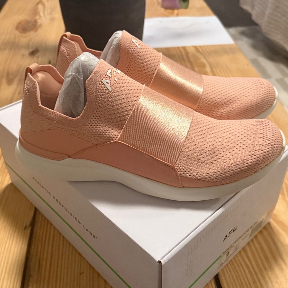 NEW APL MENS TECHLOOM BLISS BLUSH /IVORY SZ MENS 9 WOMENS 10.5 - Picture 4 of 7